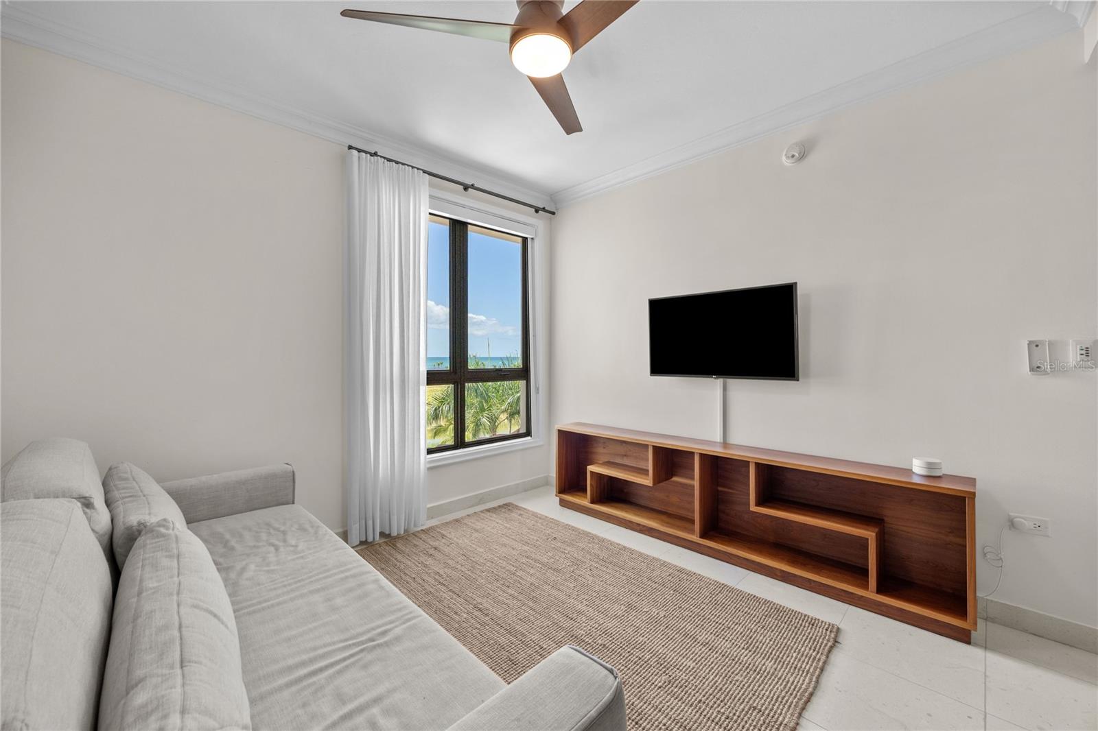 COUNTRY CLUB RESIDENCES - Residential