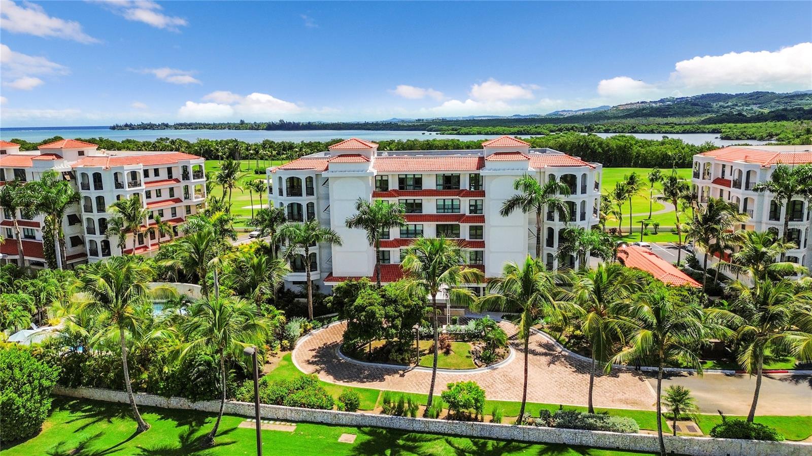 COUNTRY CLUB RESIDENCES - Residential