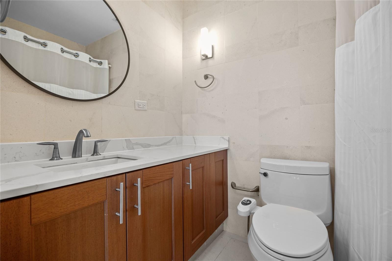 COUNTRY CLUB RESIDENCES - Residential