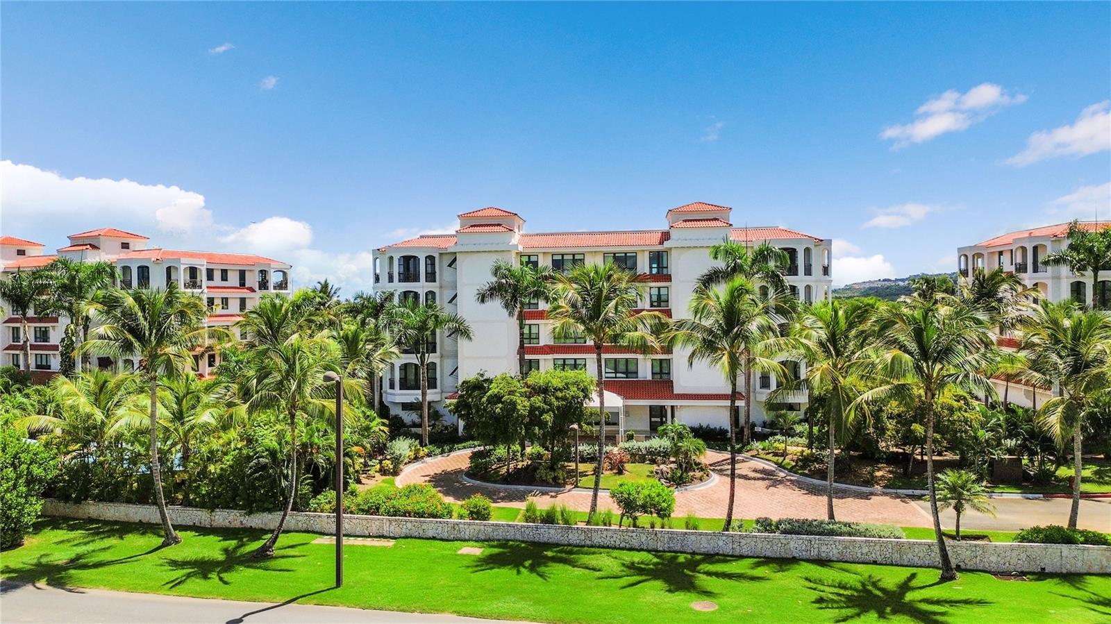 COUNTRY CLUB RESIDENCES - Residential