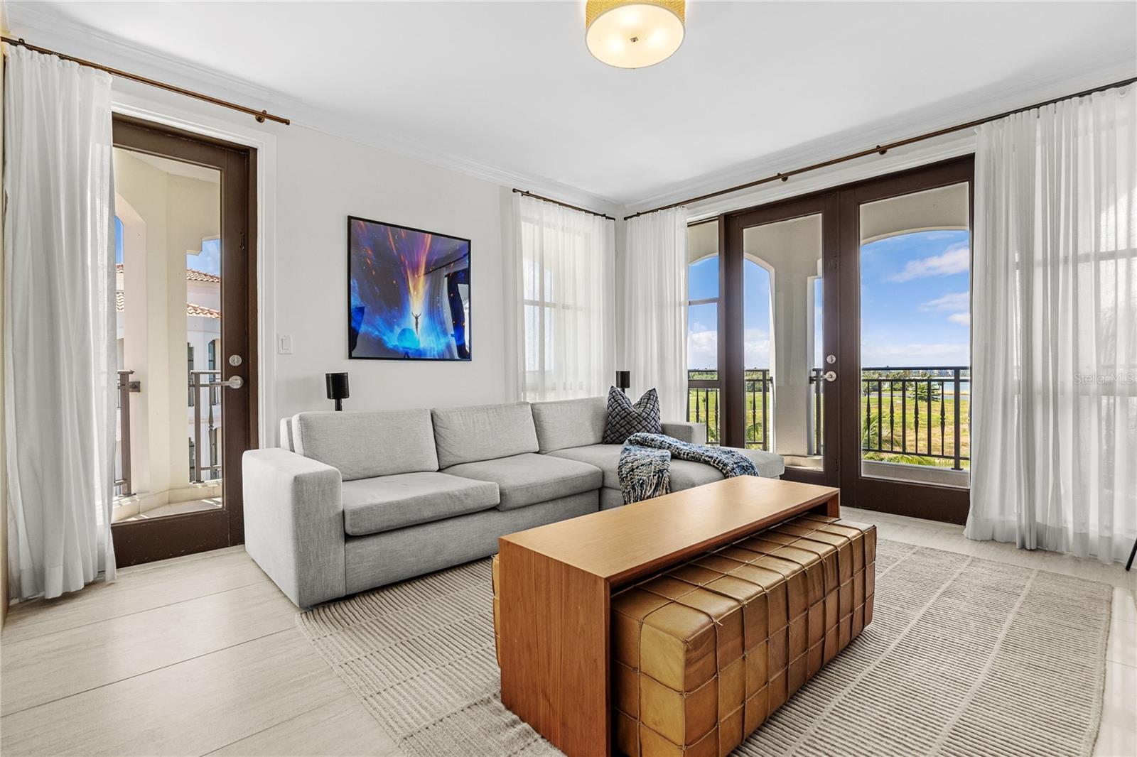 COUNTRY CLUB RESIDENCES - Residential