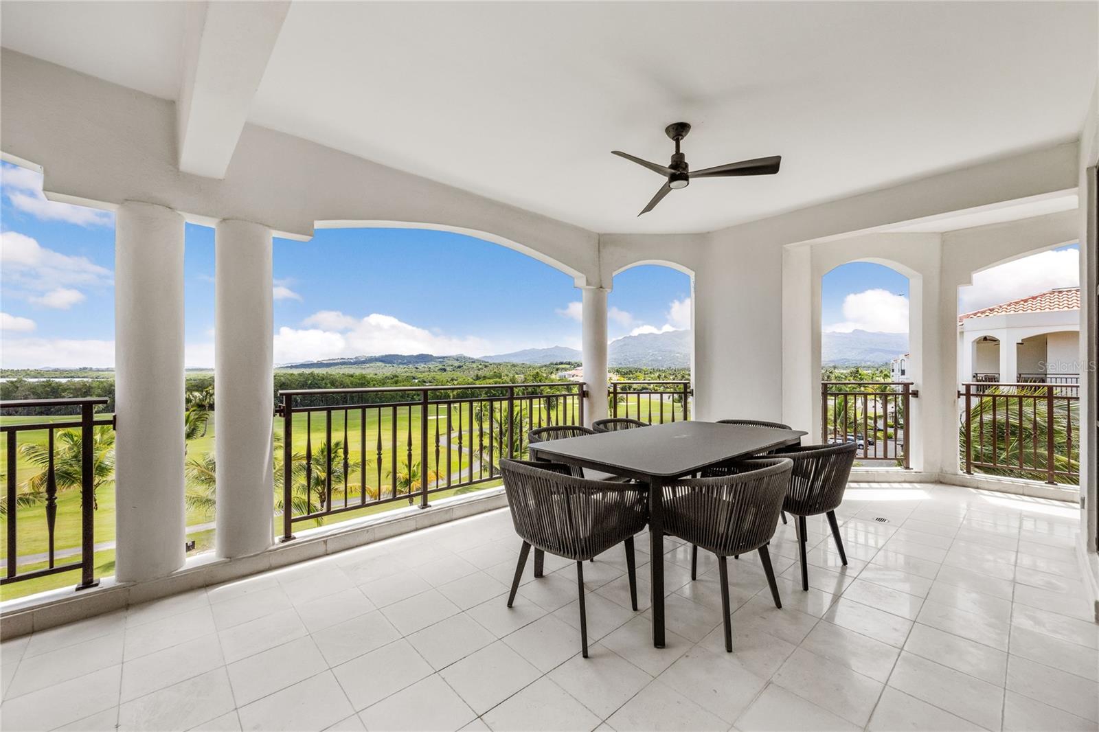 COUNTRY CLUB RESIDENCES - Residential