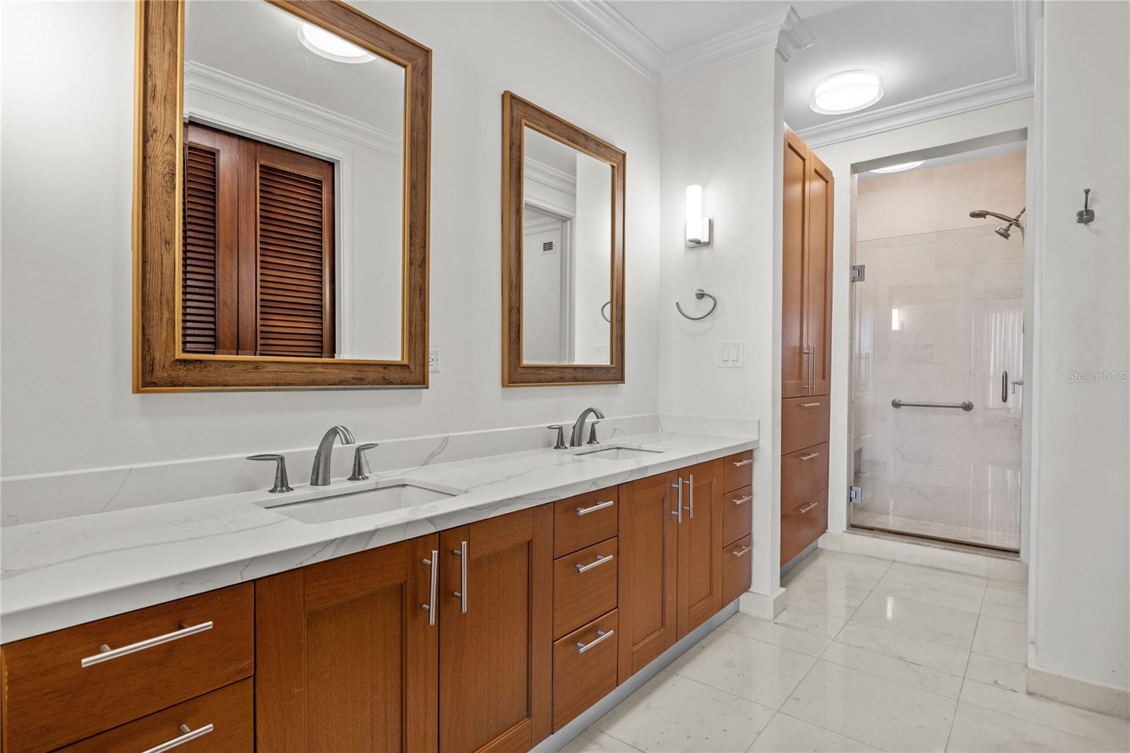 COUNTRY CLUB RESIDENCES - Residential