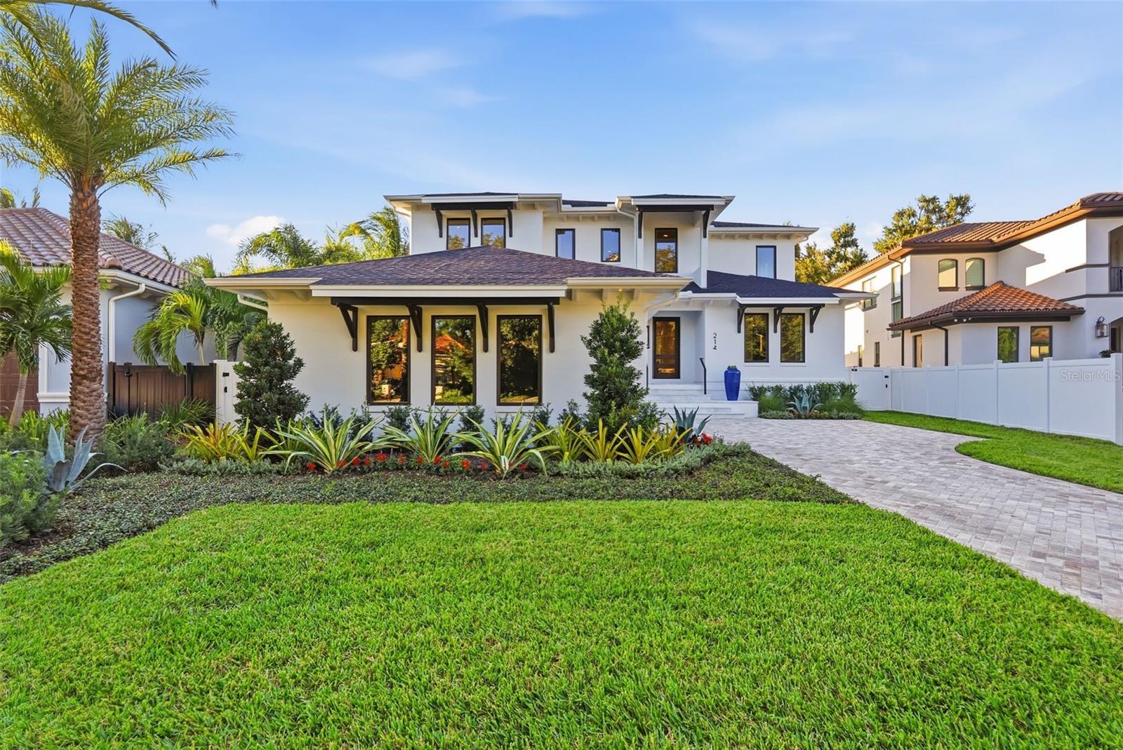 214 ARANDA STREET NE