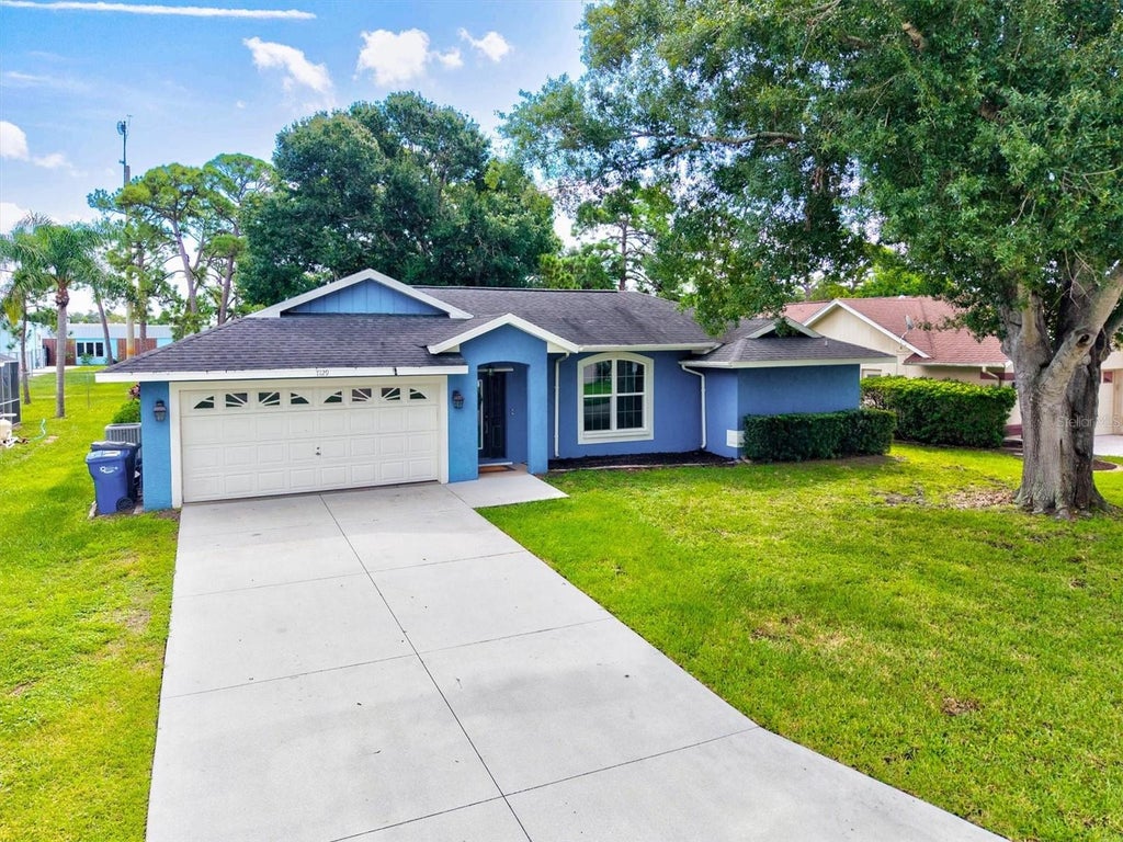 Photo of 7129 Queen Palm Circle, Sarasota, FL 34243 (MLS # A4707249)