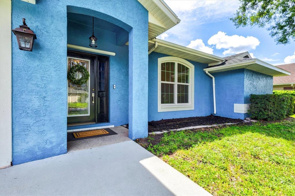 Photo of 7129 Queen Palm Circle, Sarasota, FL 34243 (MLS # A4707249)