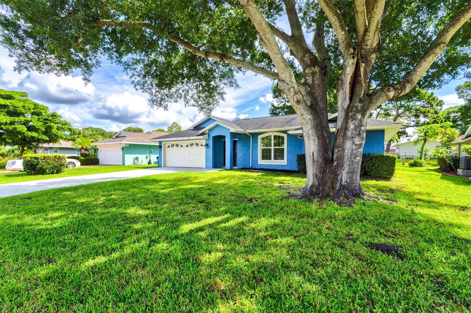 7129 QUEEN PALM CIRCLE