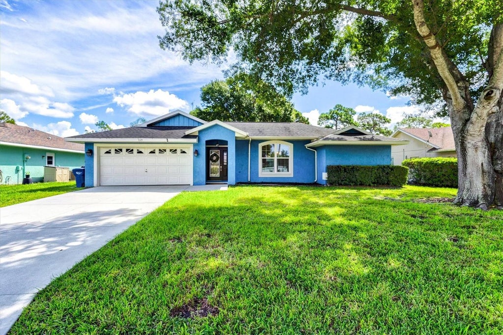 Photo of 7129 Queen Palm Circle, Sarasota, FL 34243 (MLS # A4707249)