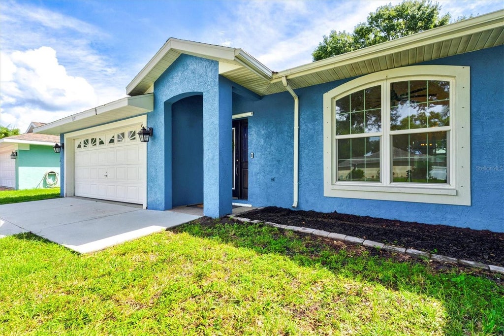 Photo of 7129 Queen Palm Circle, Sarasota, FL 34243 (MLS # A4707249)