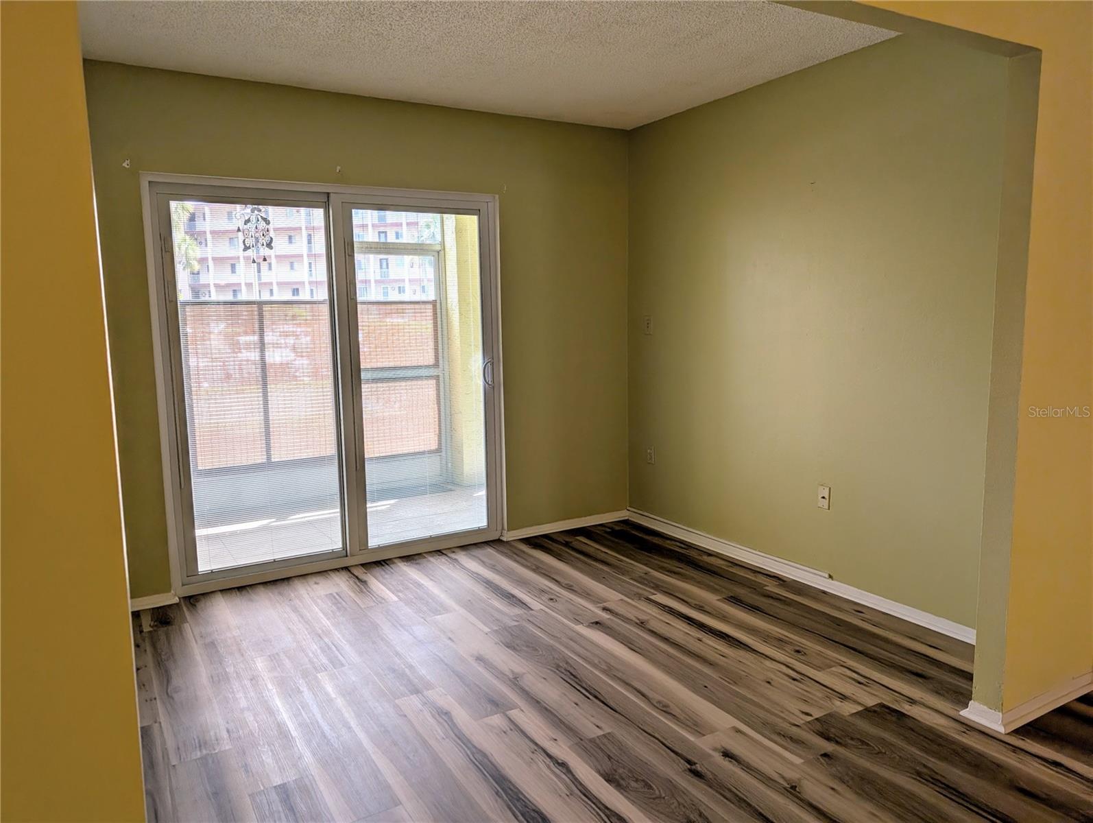 BAYSHORE ON THE LAKE APTS SEC 4 - Residential
