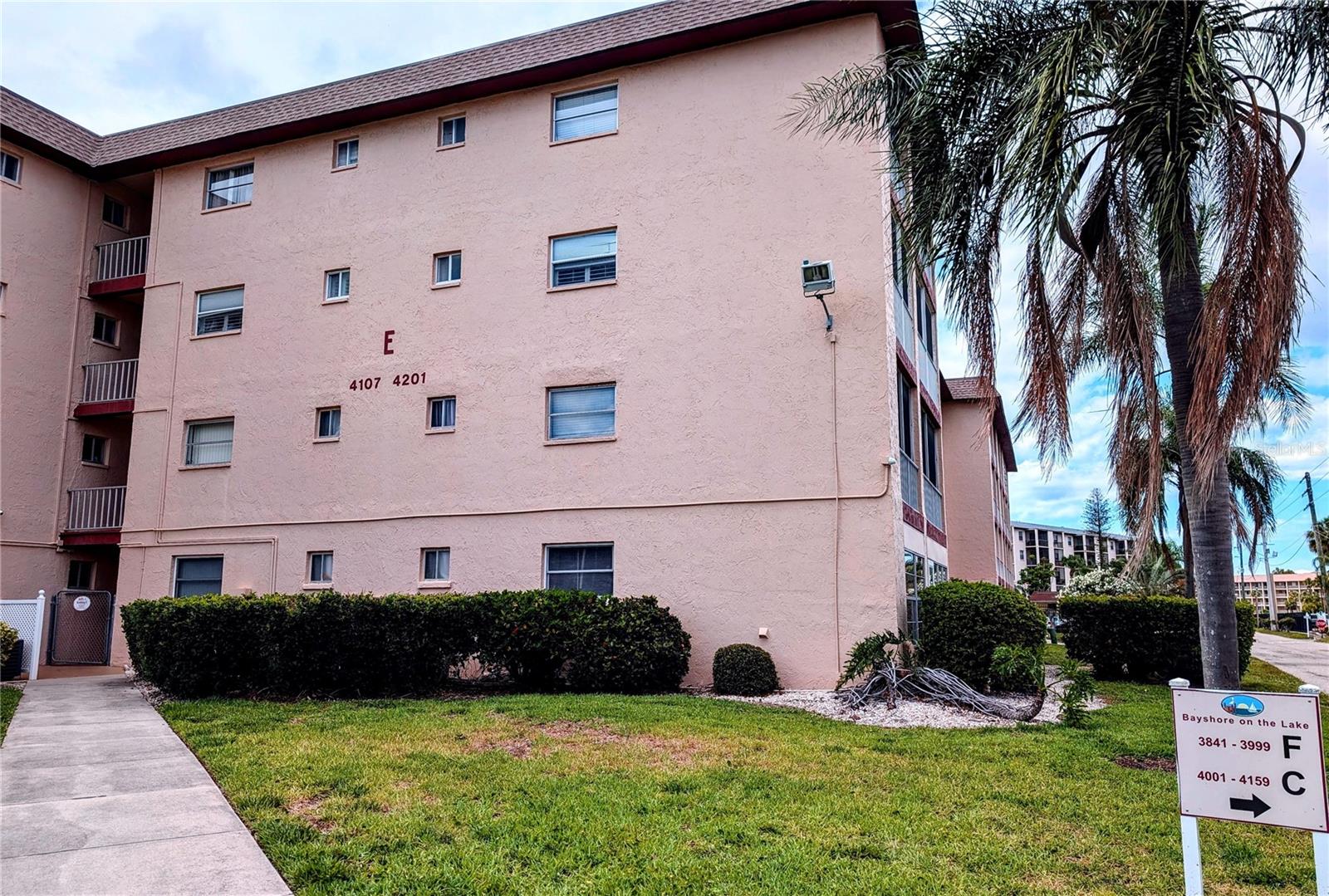 BAYSHORE ON THE LAKE APTS SEC 4 - Residential