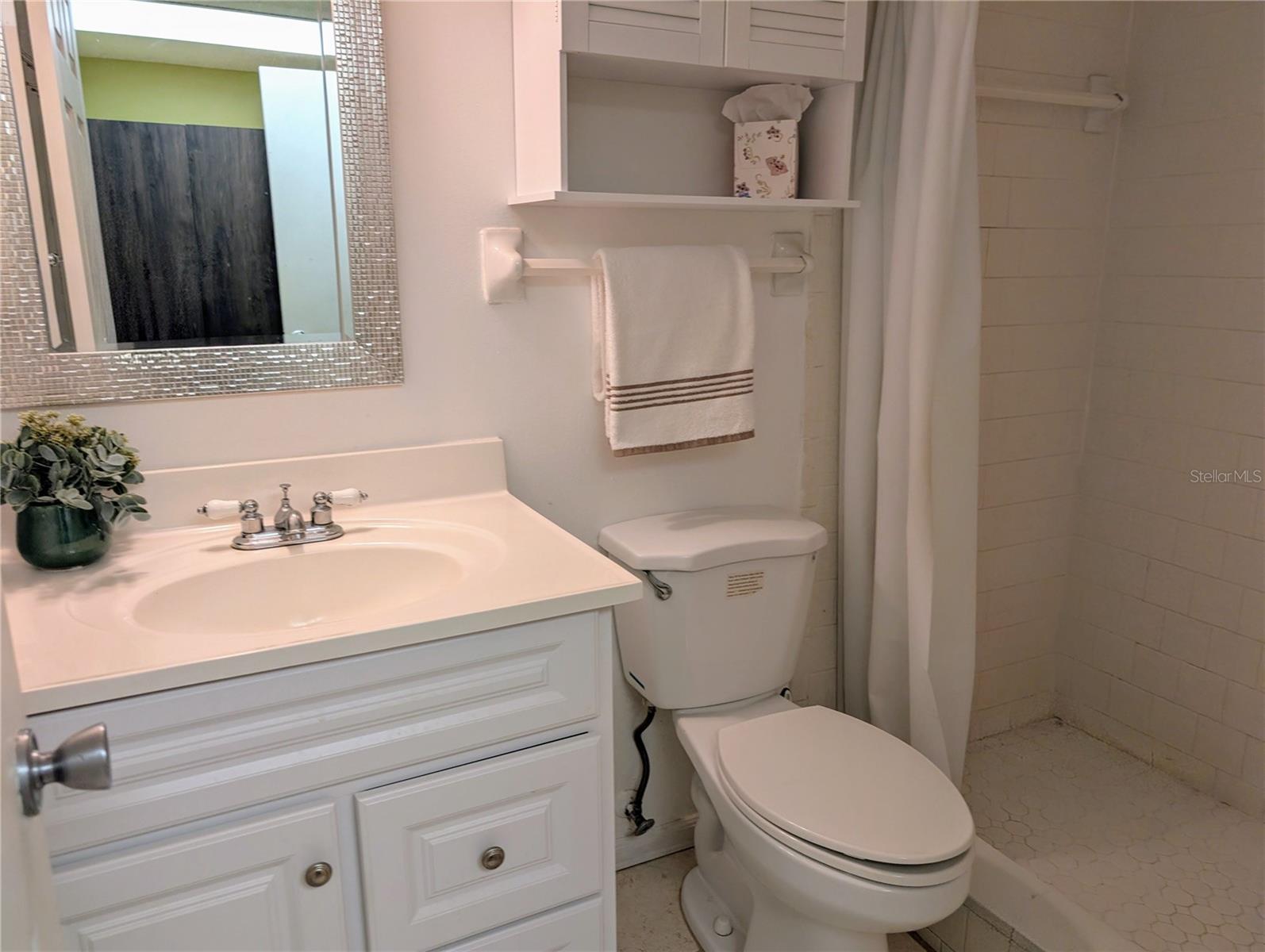 BAYSHORE ON THE LAKE APTS SEC 4 - Residential