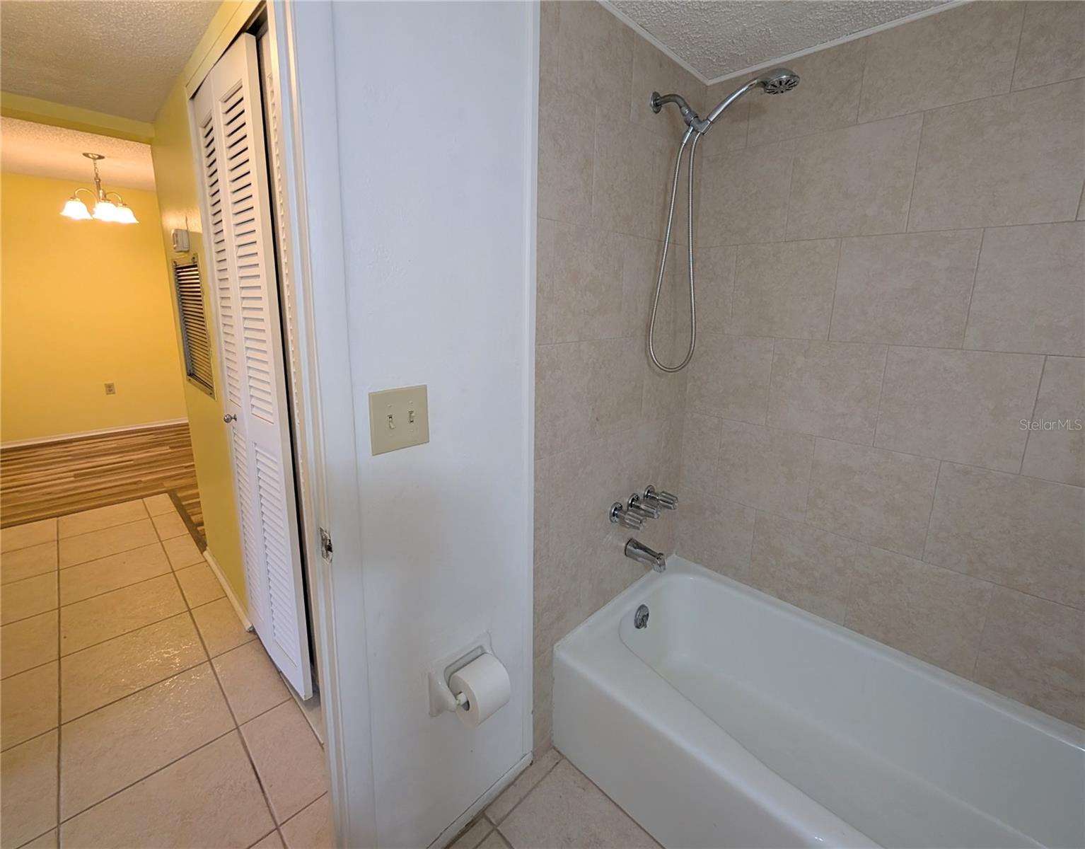 BAYSHORE ON THE LAKE APTS SEC 4 - Residential