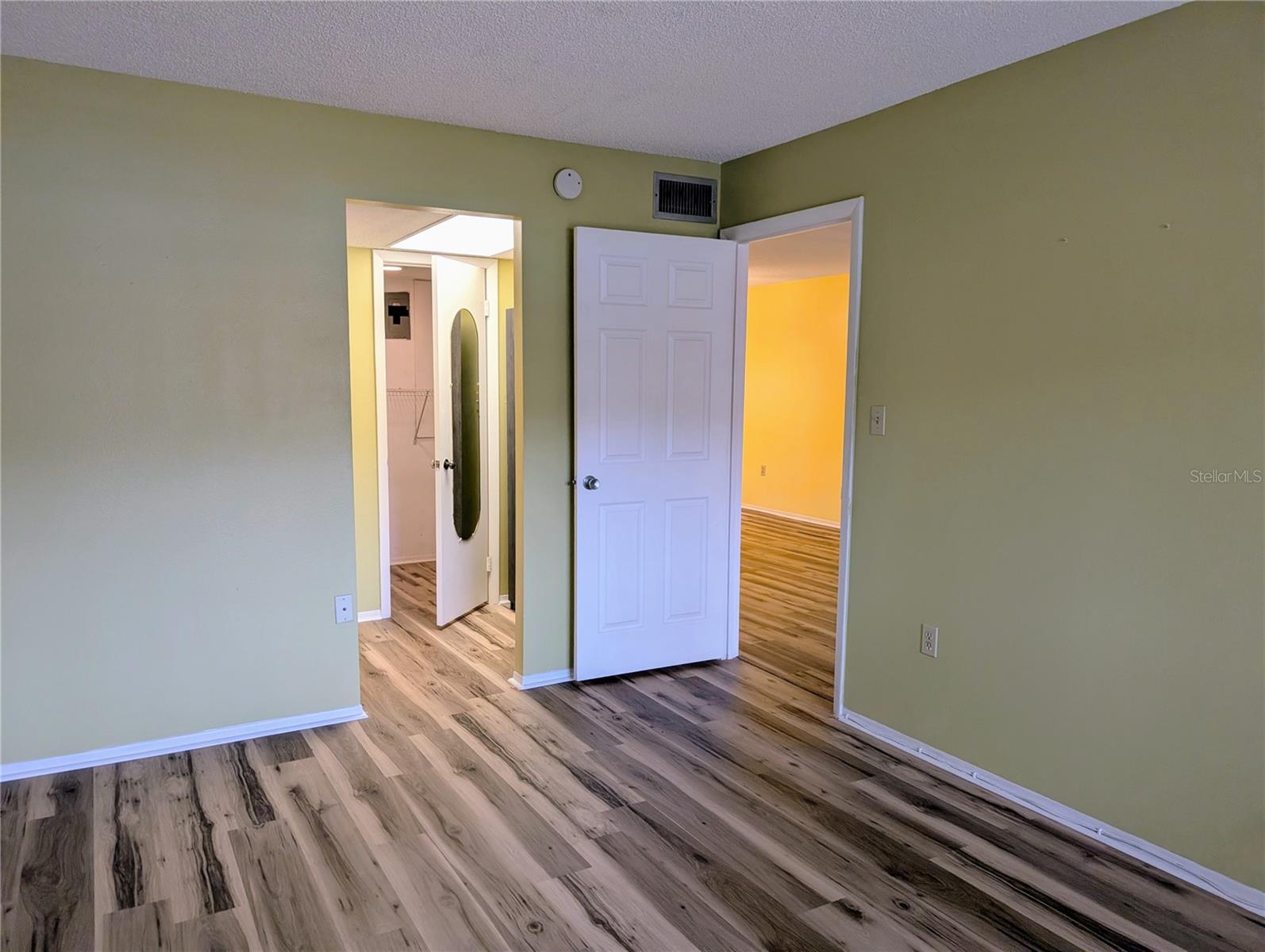 BAYSHORE ON THE LAKE APTS SEC 4 - Residential