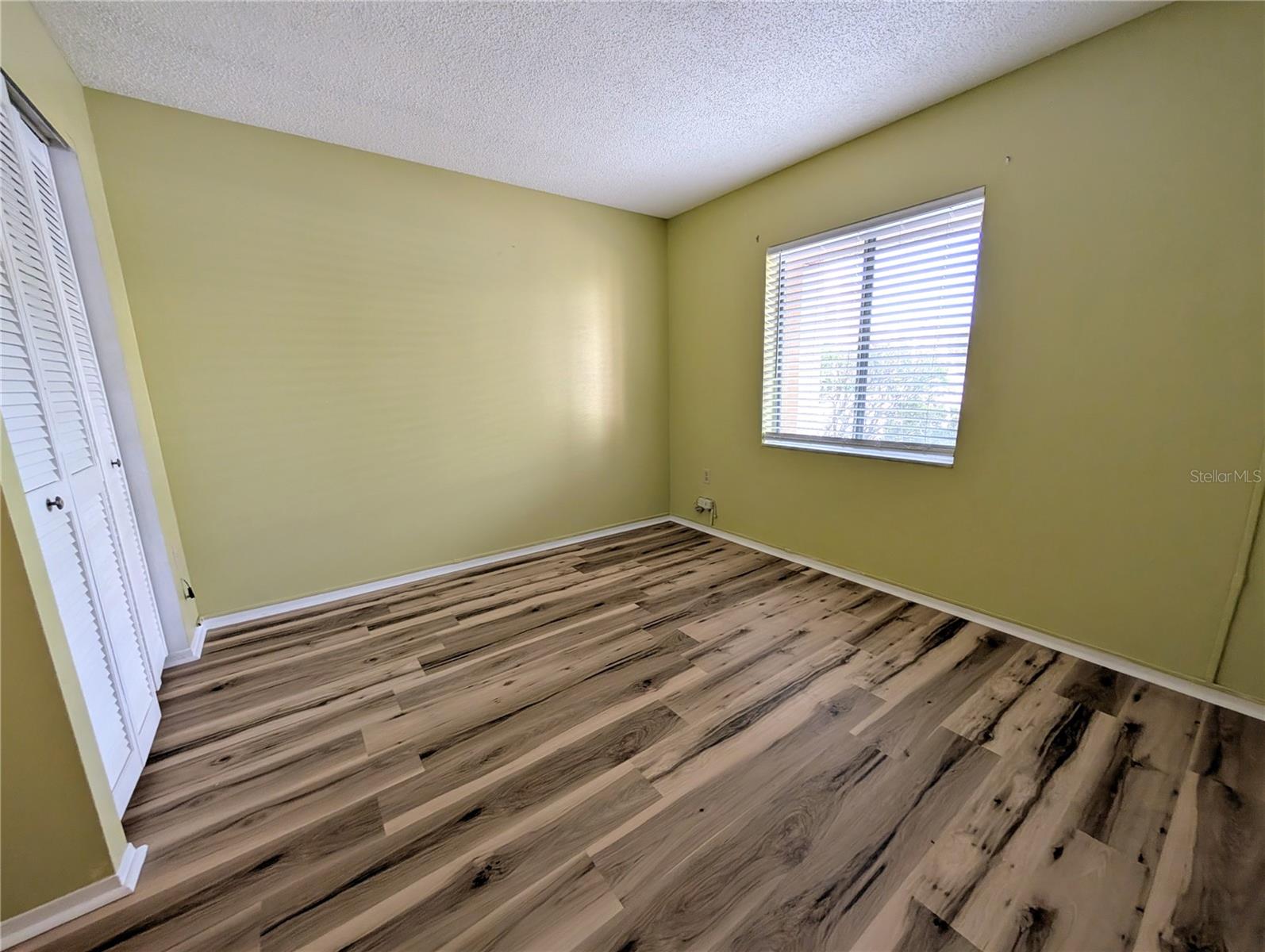 BAYSHORE ON THE LAKE APTS SEC 4 - Residential
