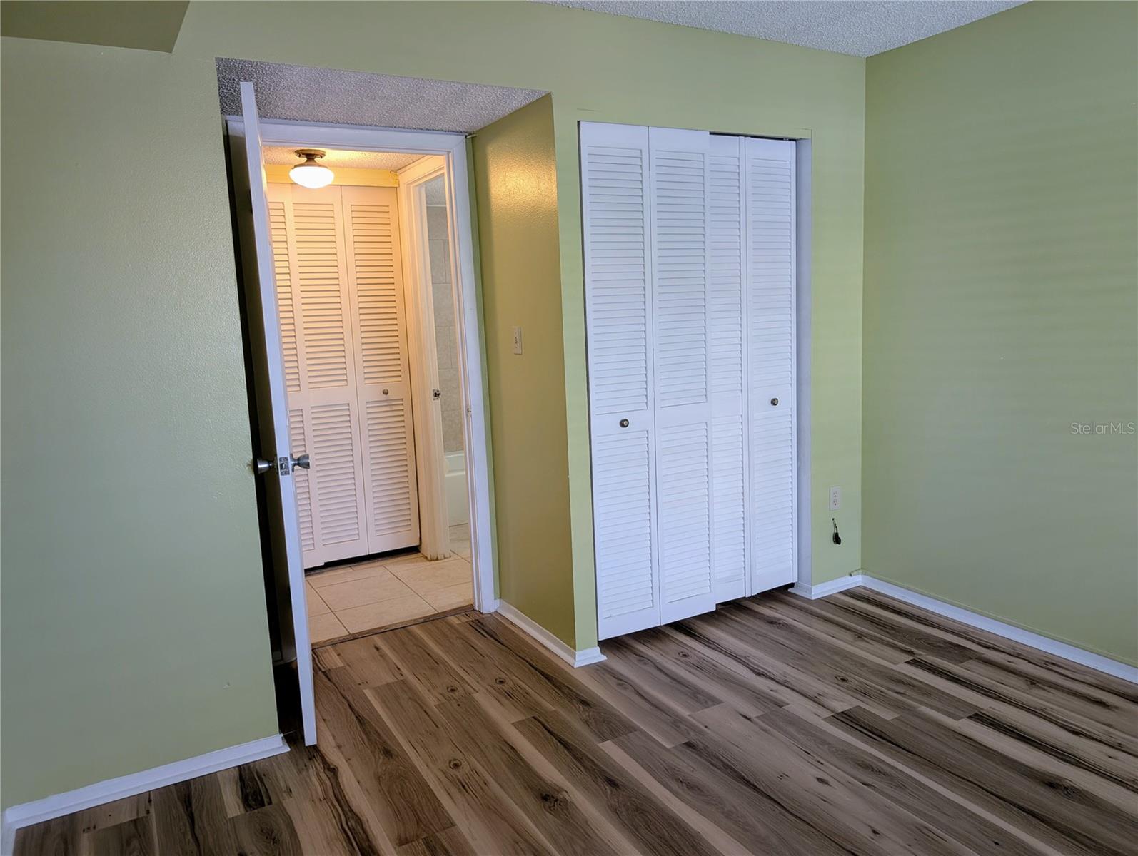 BAYSHORE ON THE LAKE APTS SEC 4 - Residential