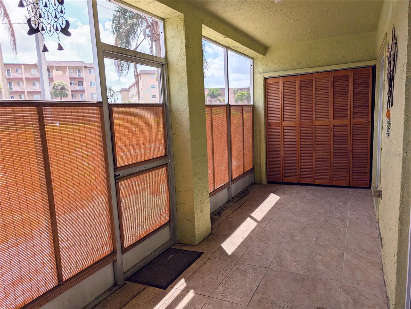 BAYSHORE ON THE LAKE APTS SEC 4 - Residential