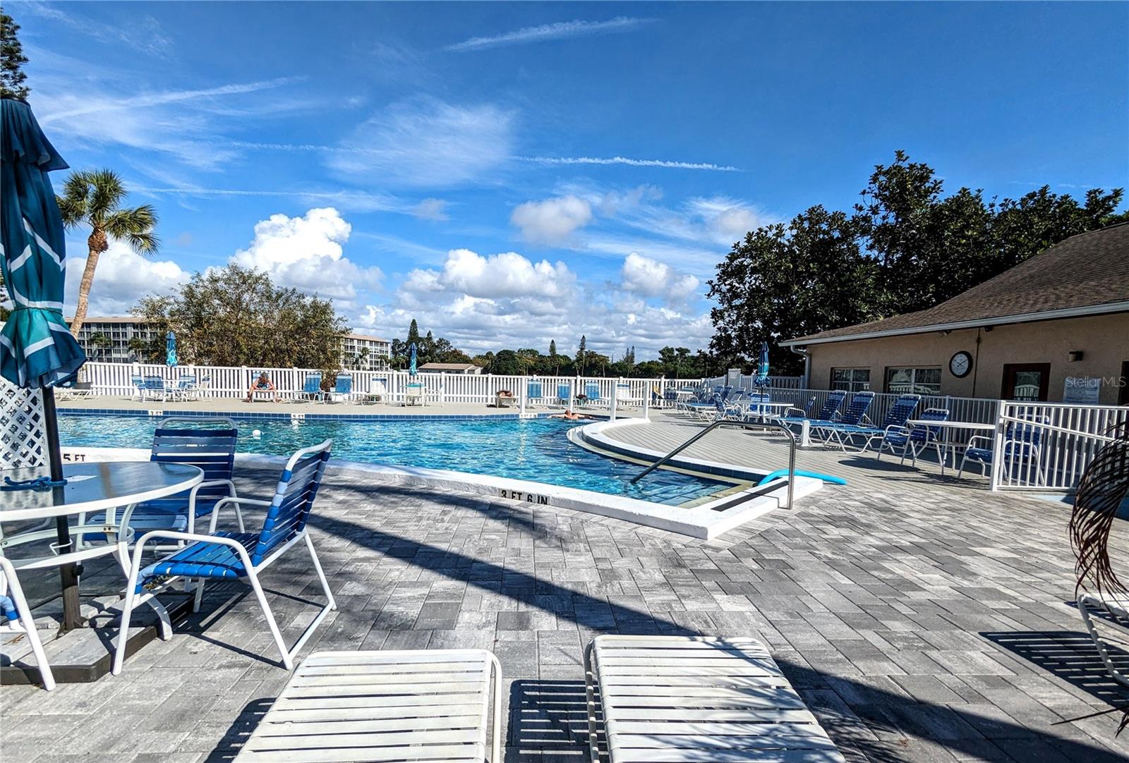 BAYSHORE ON THE LAKE APTS SEC 4 - Residential