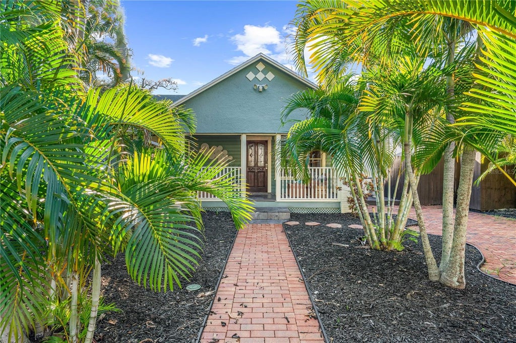 Photo of 634 Ohio Place, Sarasota, FL 34236 (MLS # A4709630)