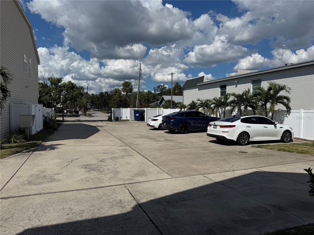 Photo of 2900 W Azeele Street #M, Tampa, FL 33609 (MLS # TB8431350)