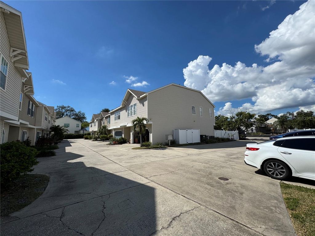 Photo of 2900 W Azeele Street #M, Tampa, FL 33609 (MLS # TB8431350)