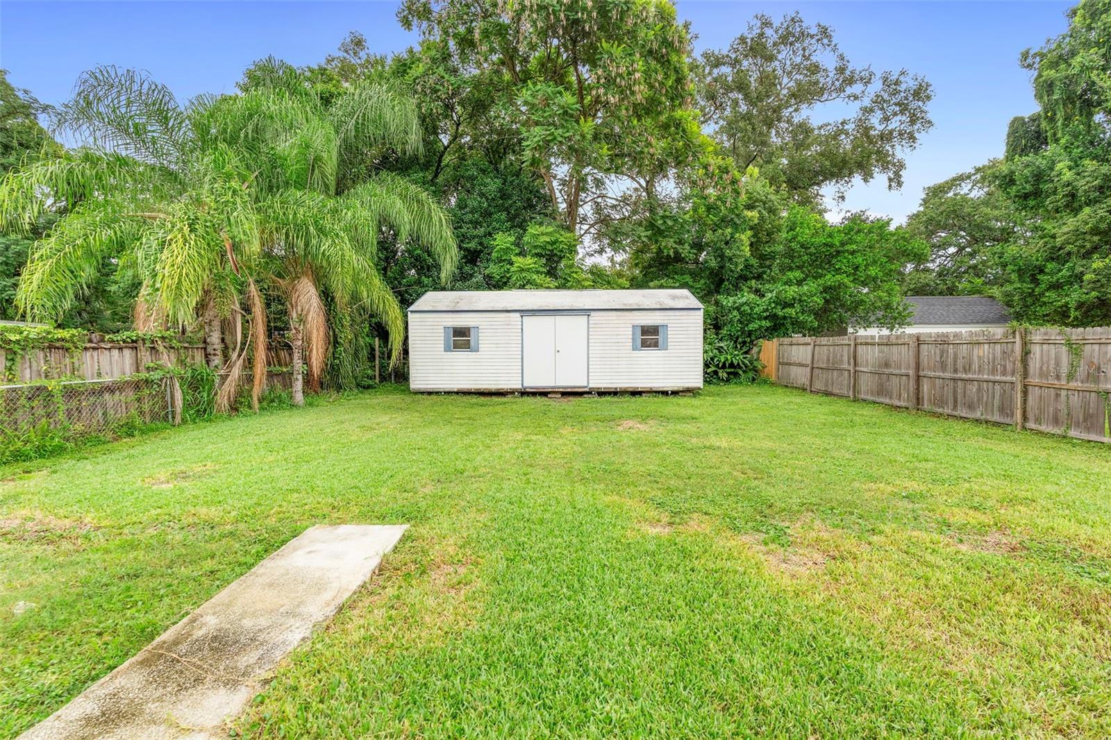 1909 WHITE AVENUE