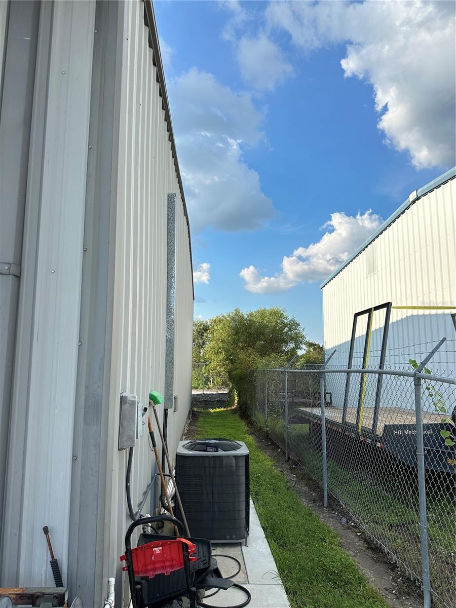 WARING INDUST PARK PH 03 - Commercial Sale