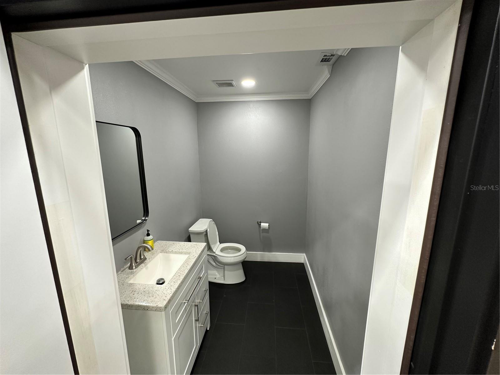 WARING INDUST PARK PH 03 - Commercial Sale