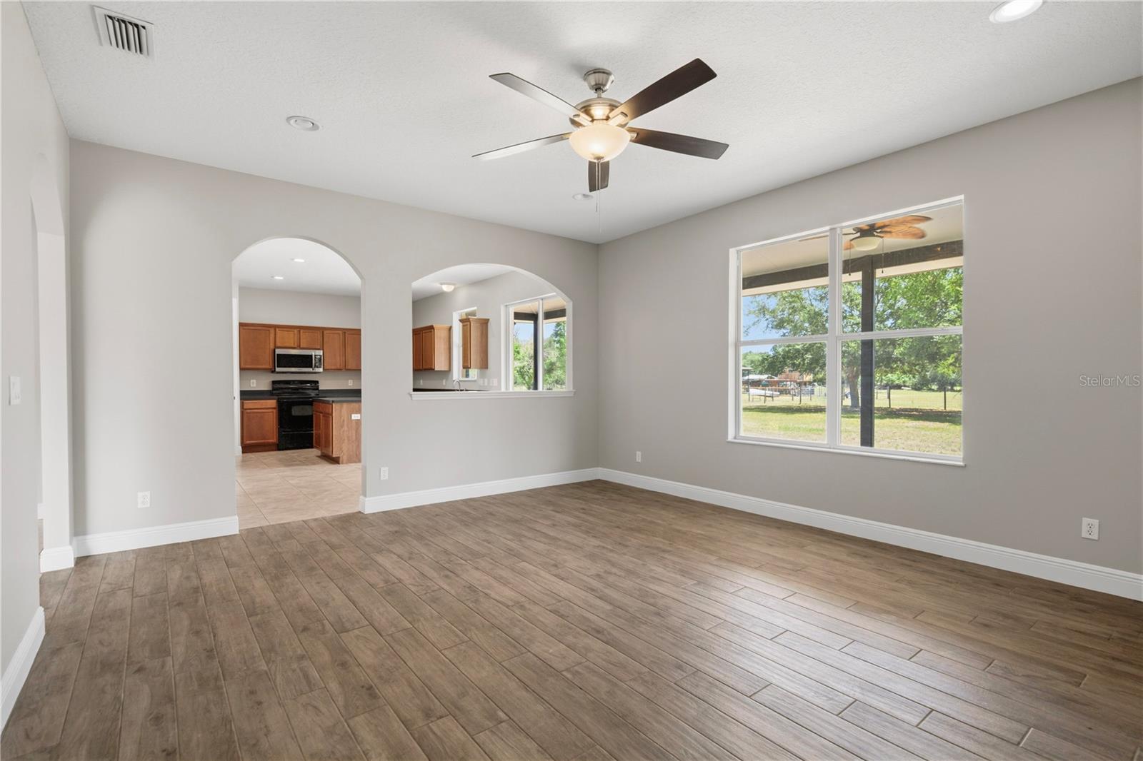 GROVELAND FARMS 21-23-25 - Residential