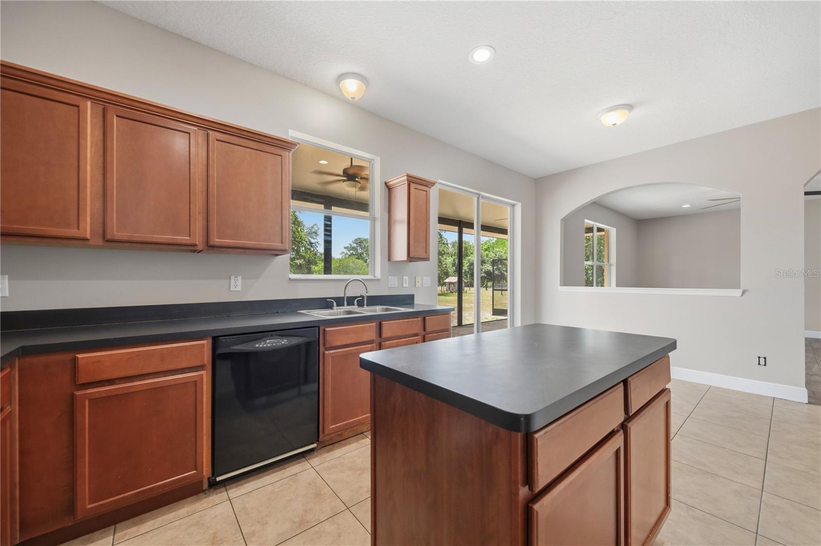 GROVELAND FARMS 21-23-25 - Residential