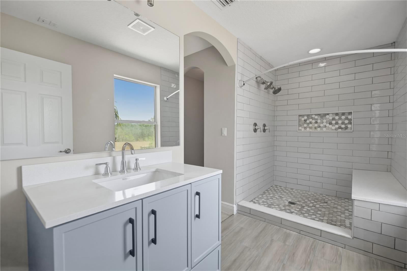 GROVELAND FARMS 21-23-25 - Residential