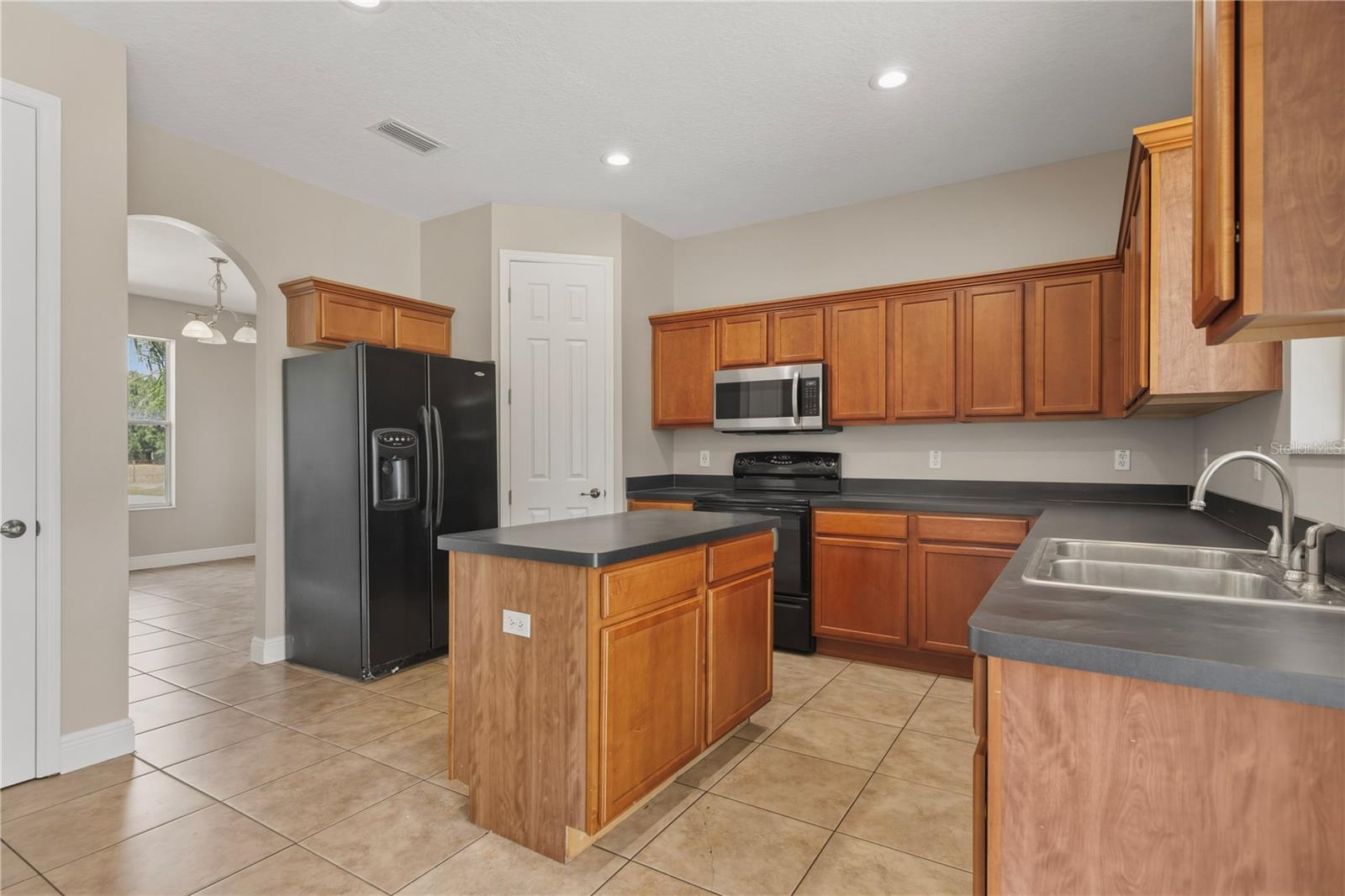 GROVELAND FARMS 21-23-25 - Residential