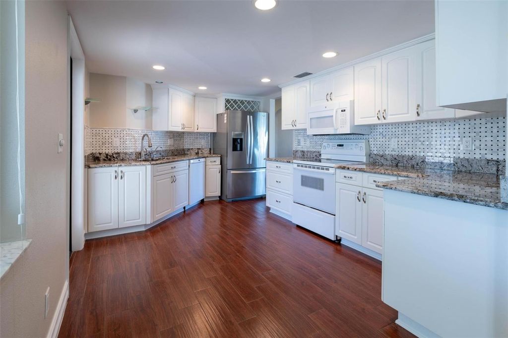 Photo of 3125 SE 22nd Avenue, Cape Coral, FL 33904 (MLS # A4639952)