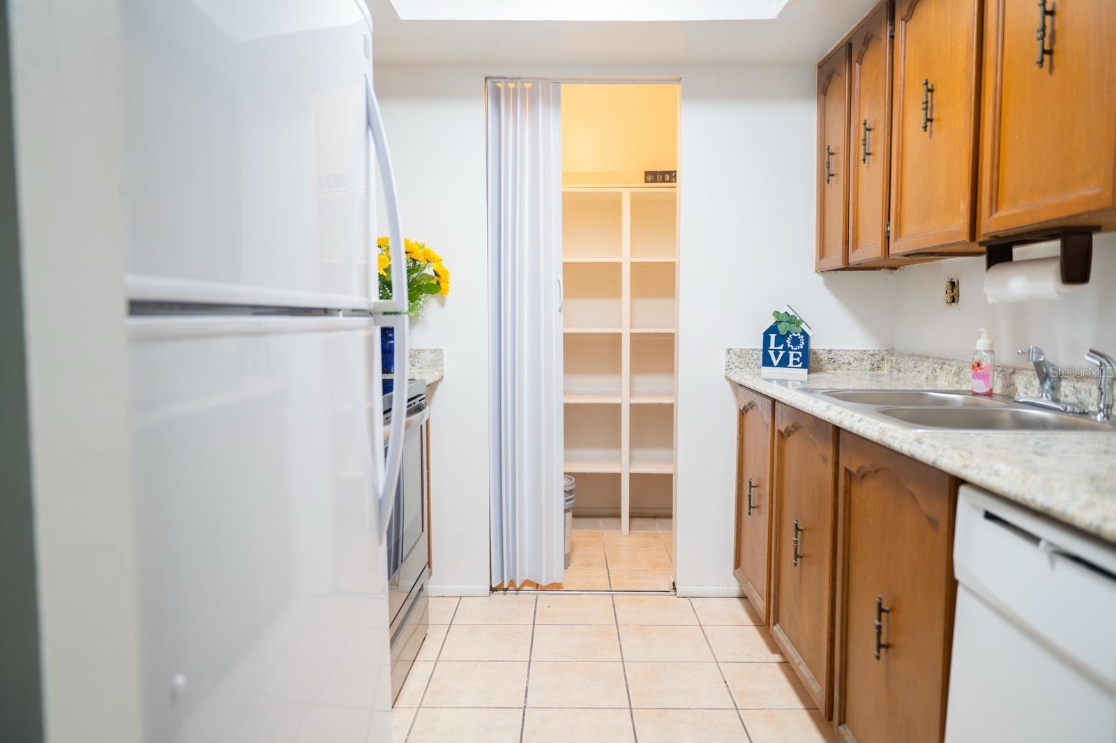 COMMODORE PLACE CONDO - Residential Lease