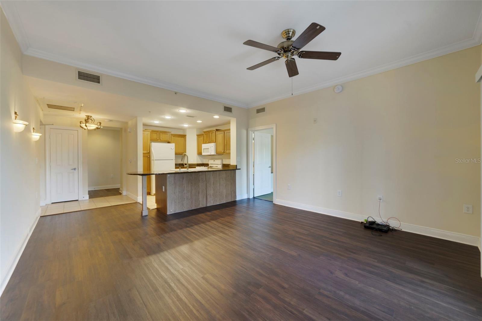 HERITAGE CROSSING; A CONDO PH 7 - Residential