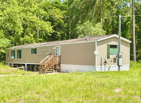 Photo of 112 Pridgeon Street, Interlachen, FL 32148 (MLS # G5112852)
