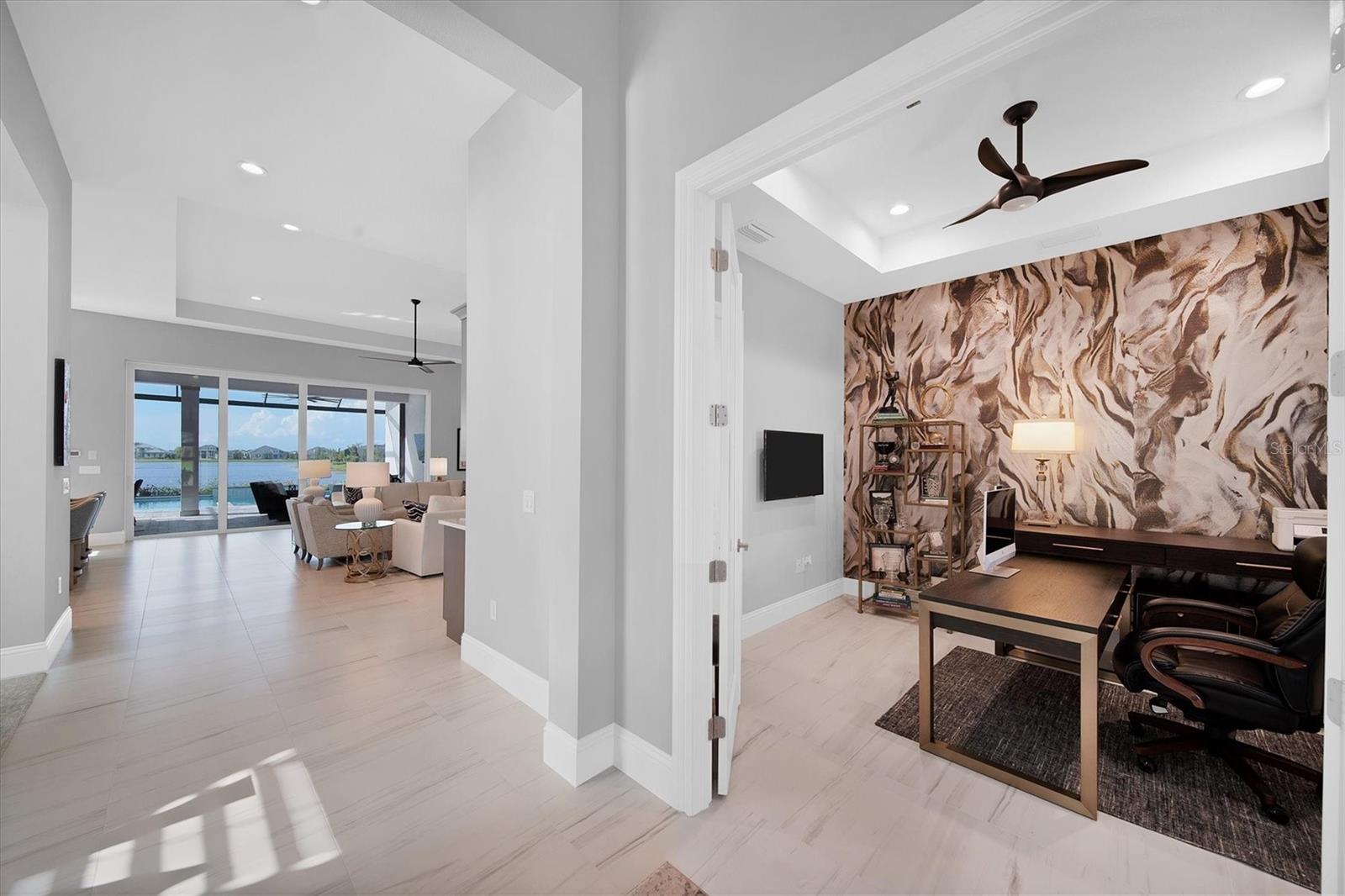 LAKE CLUB - Residential