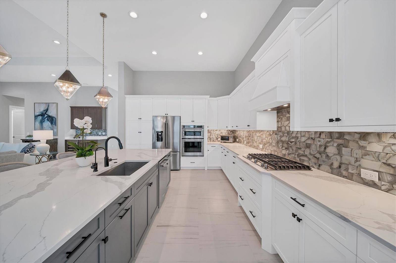 LAKE CLUB - Residential