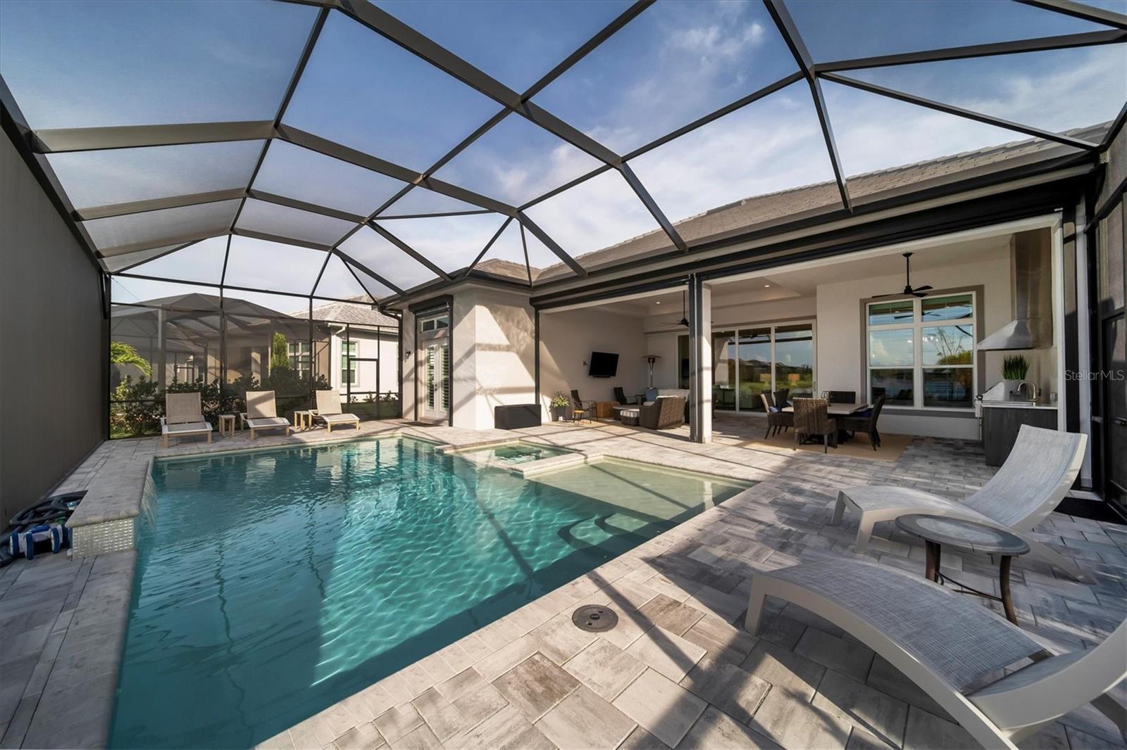 LAKE CLUB - Residential