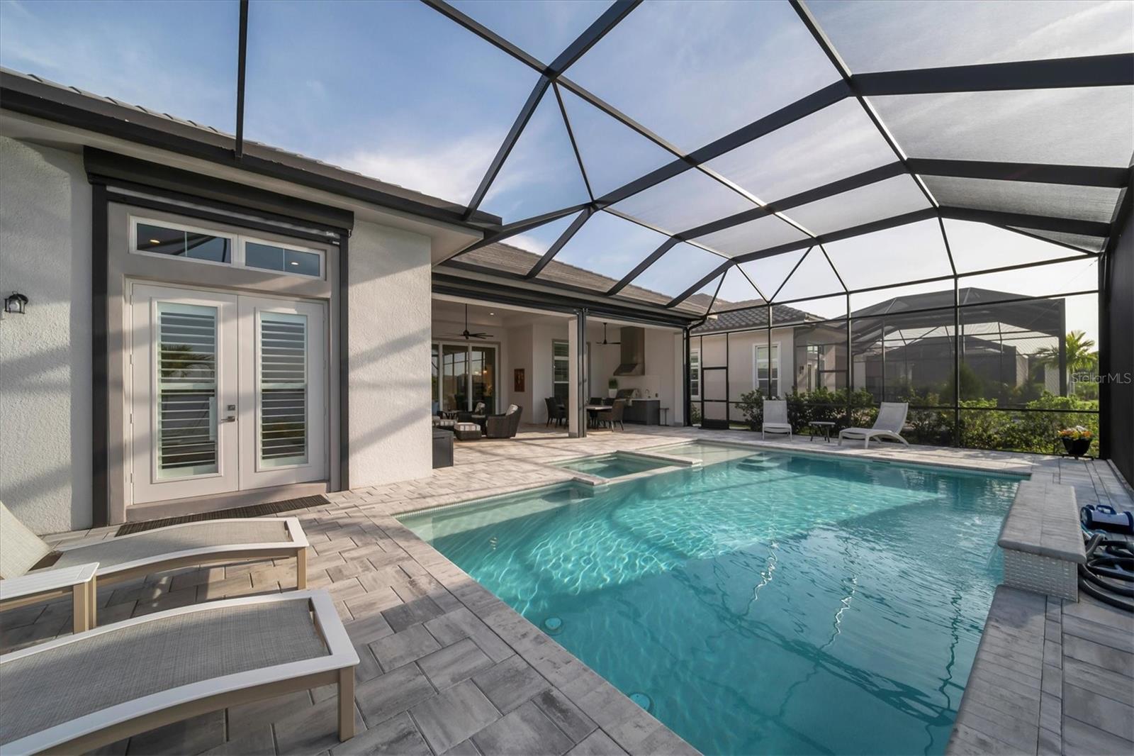 LAKE CLUB - Residential