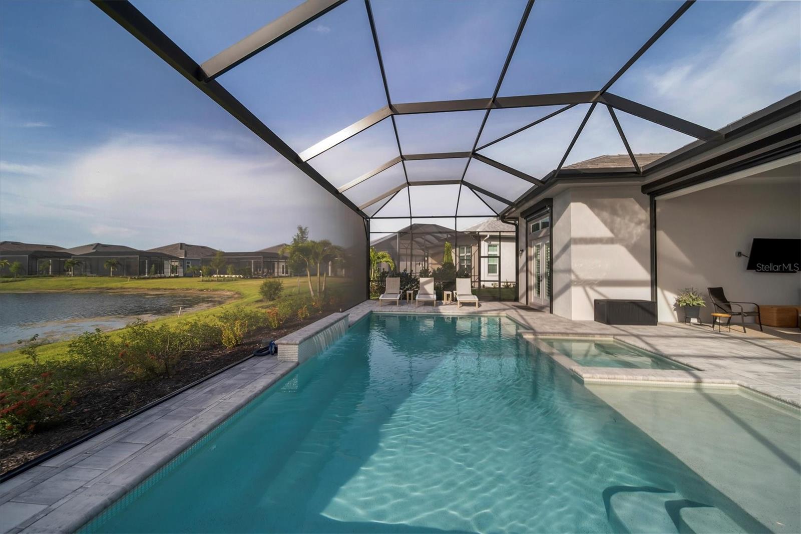 LAKE CLUB - Residential