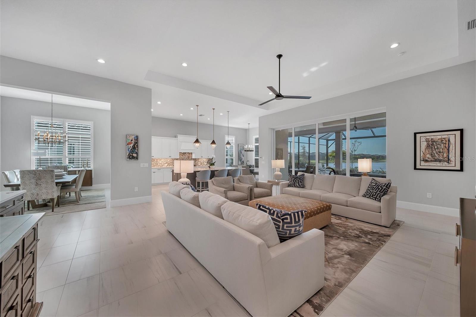 LAKE CLUB - Residential