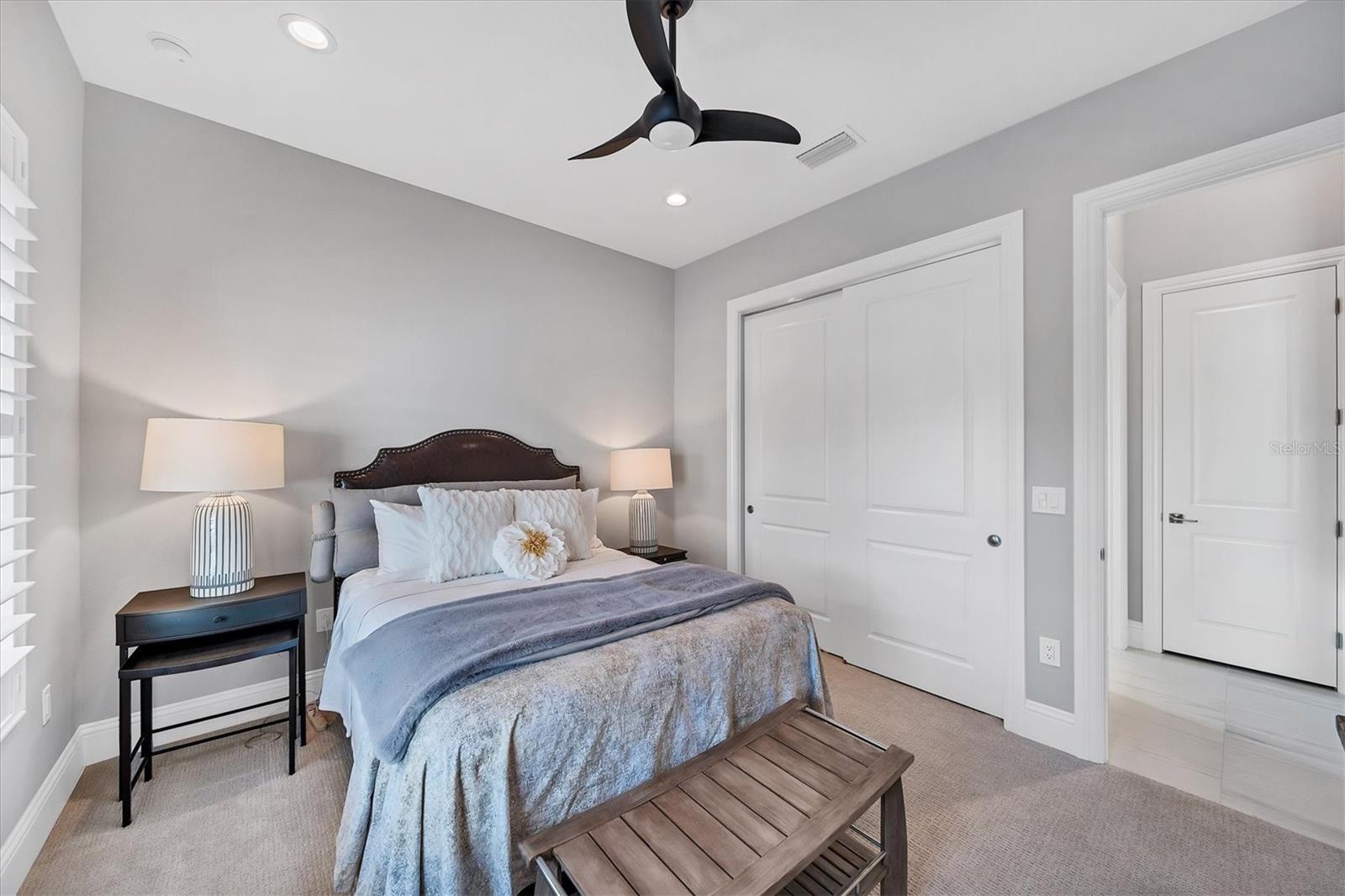 LAKE CLUB - Residential