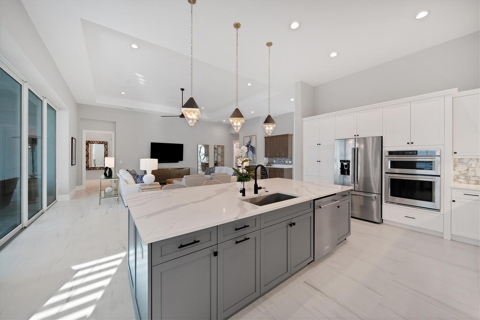 LAKE CLUB - Residential