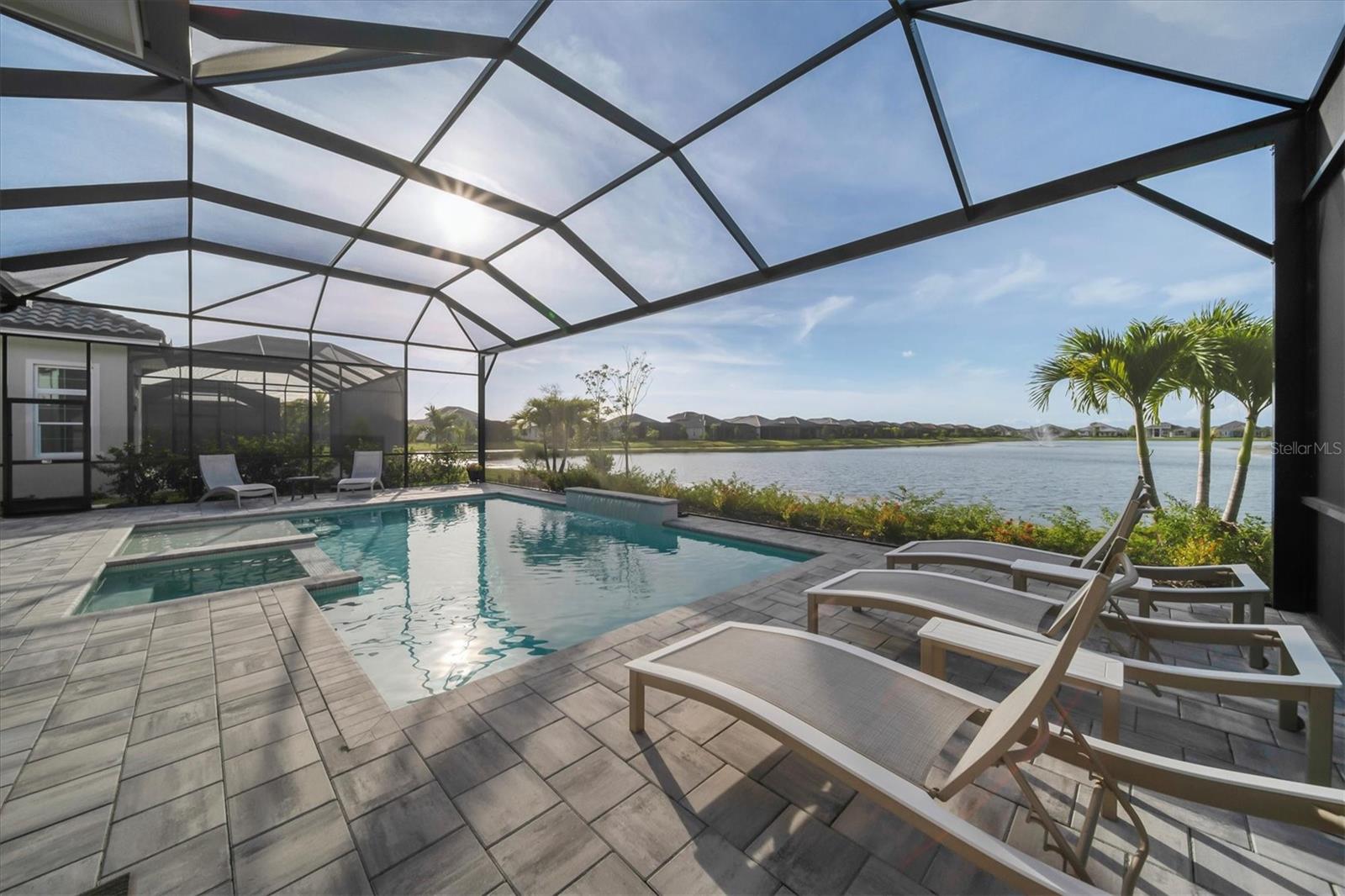 LAKE CLUB - Residential