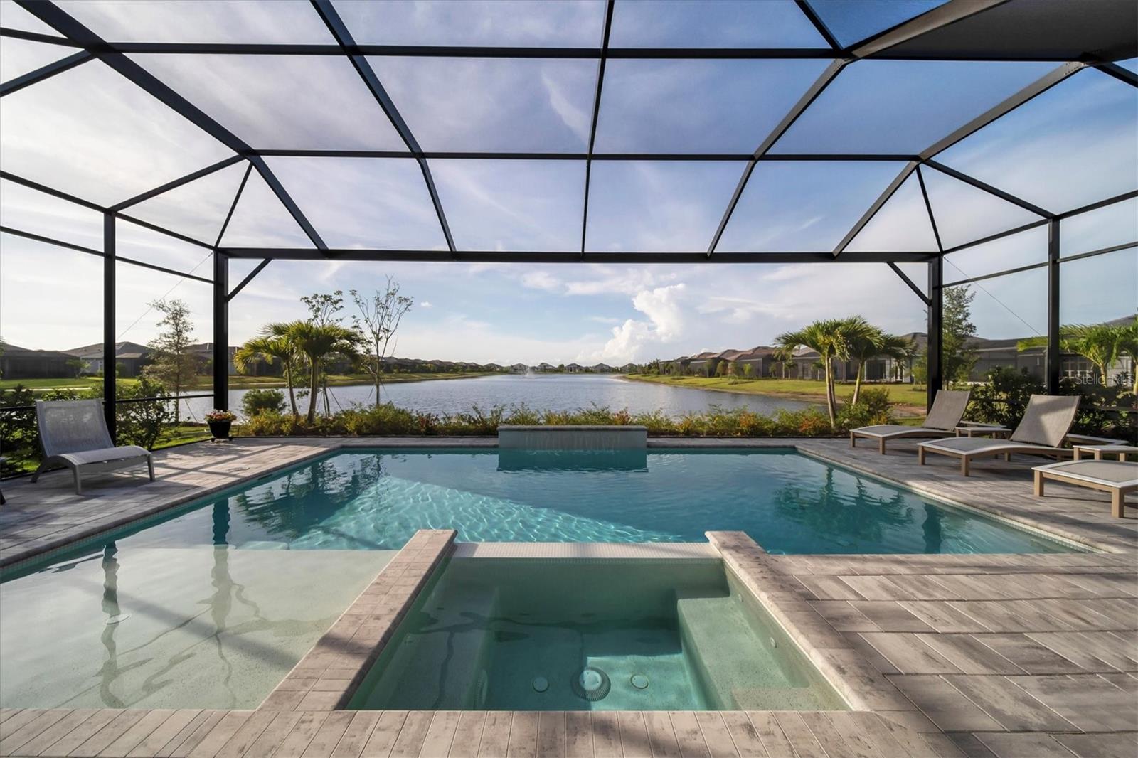 LAKE CLUB - Residential