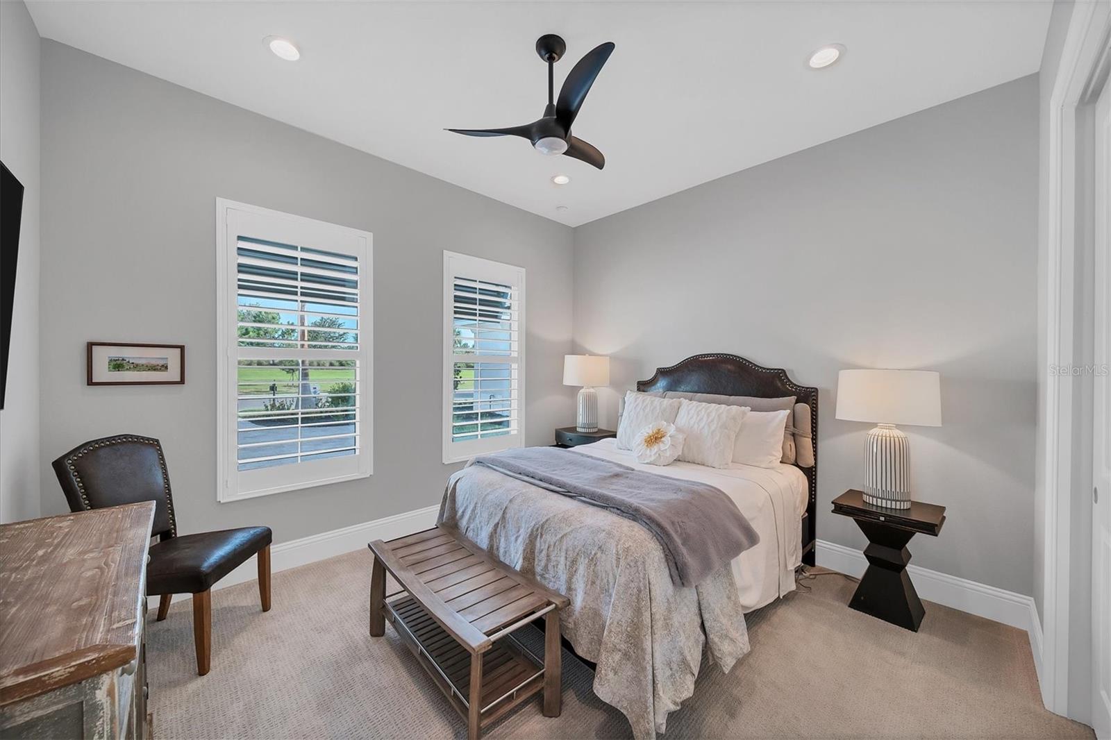 LAKE CLUB - Residential