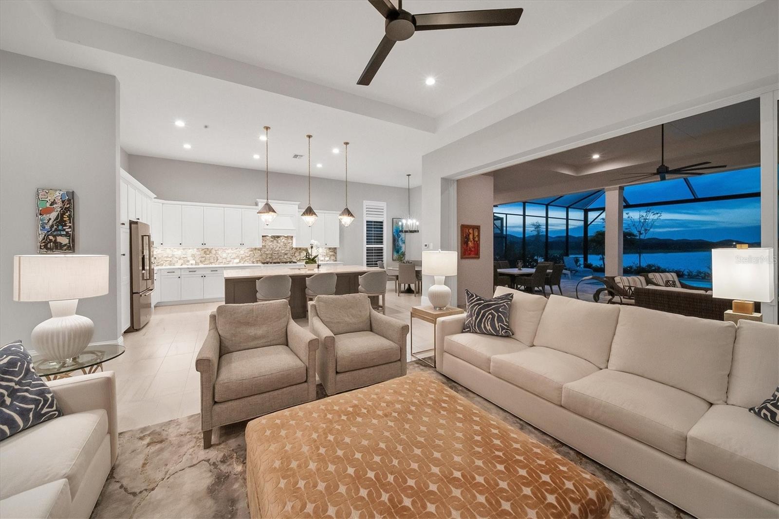 LAKE CLUB - Residential