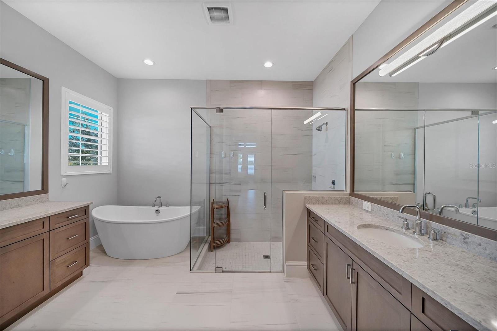 LAKE CLUB - Residential