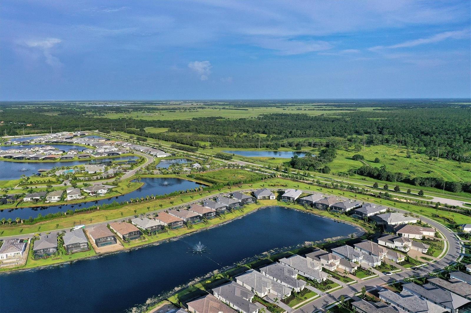 LAKE CLUB - Residential